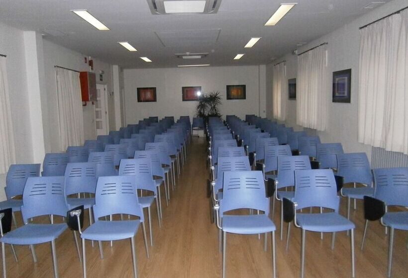 Albergue Inturjoven Huelva   Hostel