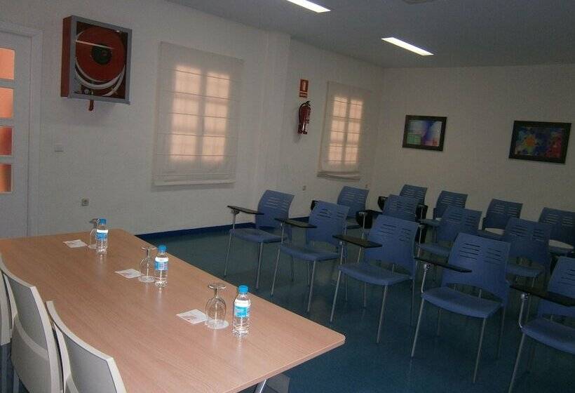 Albergue Inturjoven Huelva   Hostel