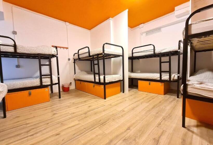 مسافرخانه Arc House Gracia