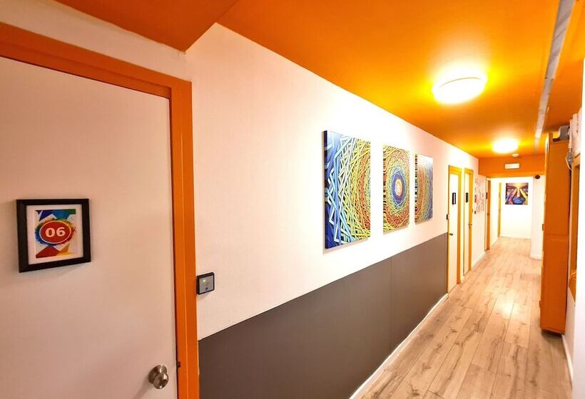 مسافرخانه Arc House Gracia