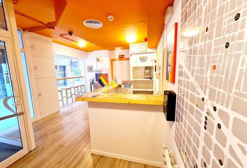 مسافرخانه Arc House Gracia