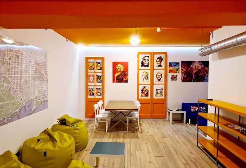 مسافرخانه Arc House Gracia