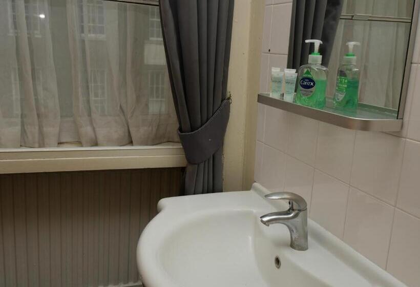 فندق فئة نجمة واحدة Arran House