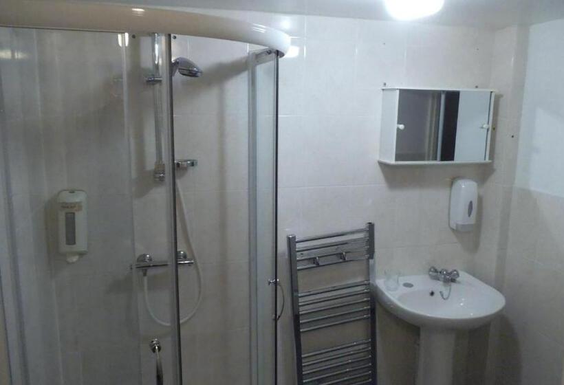 פונדק Arran House