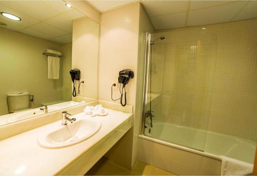 Отель Adaria Vera