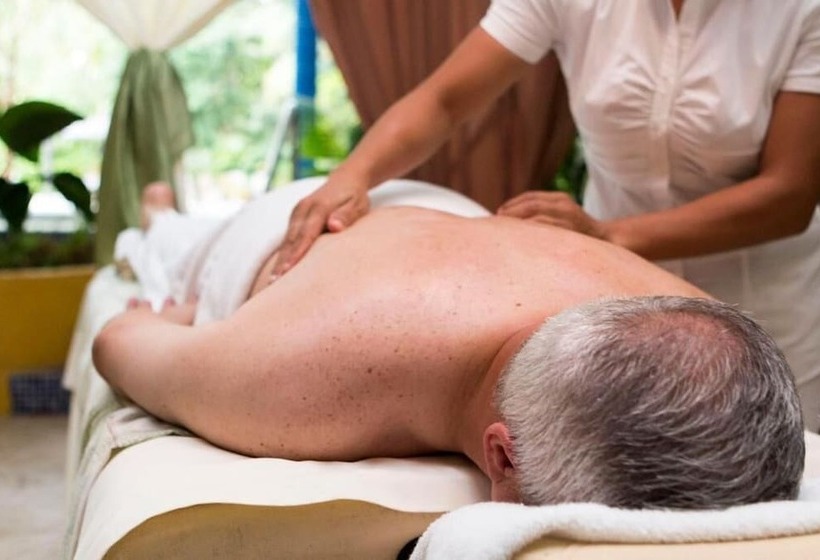 Отель Aninga Lodge