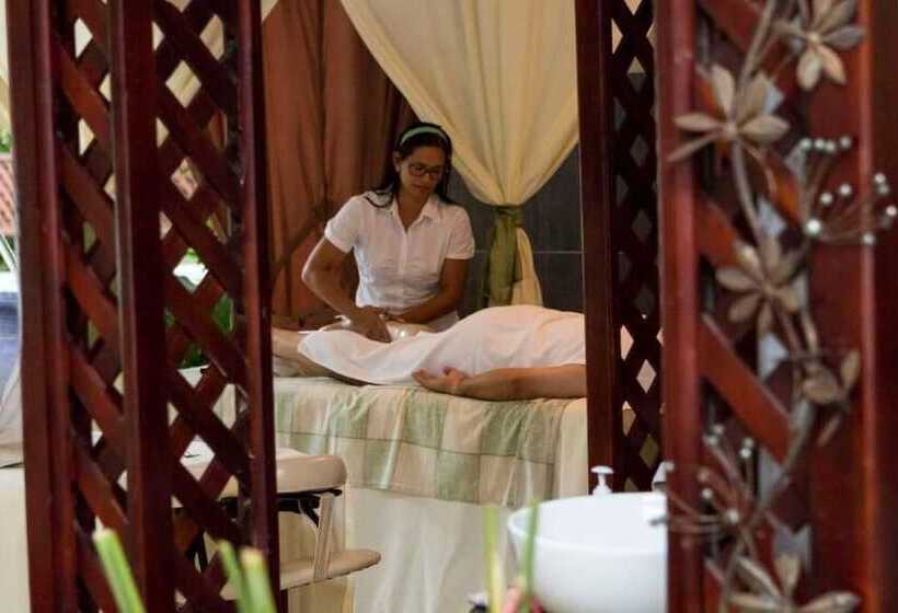 Отель Aninga Lodge