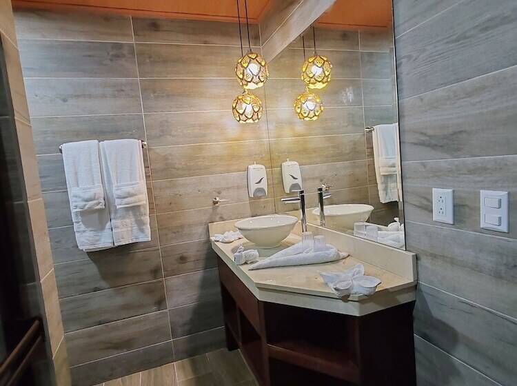 Отель Aninga Lodge