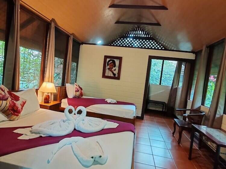 Отель Aninga Lodge