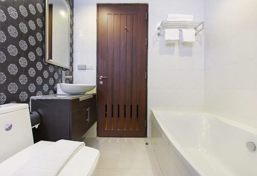 Отель Bally Suite Silom