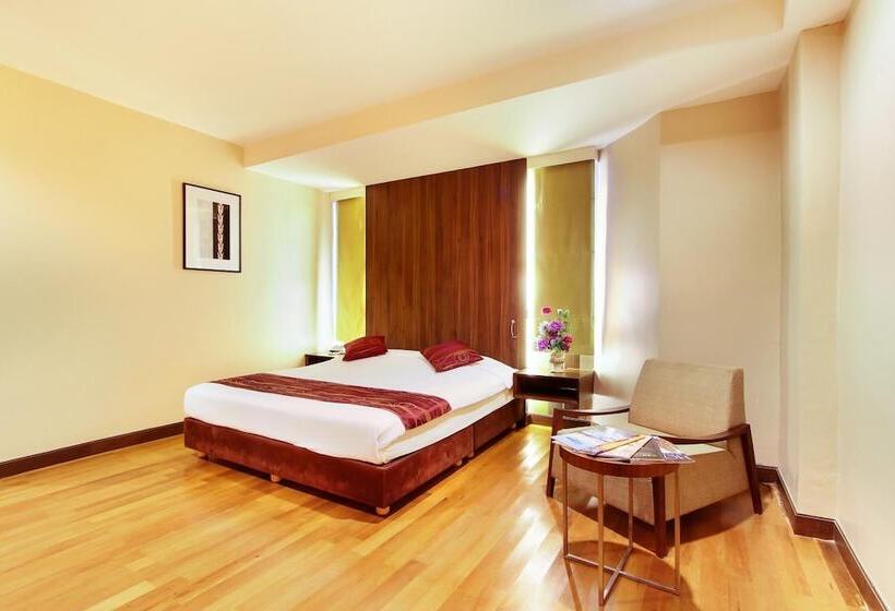 Отель Bally Suite Silom