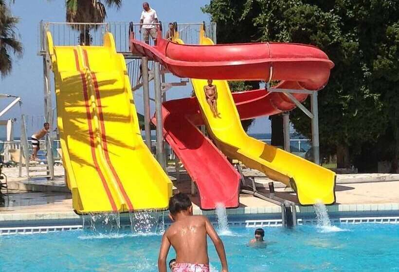 هتل Corniche Palace