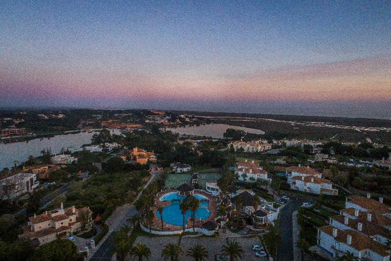 فندق Encosta Do Lago Resort Club