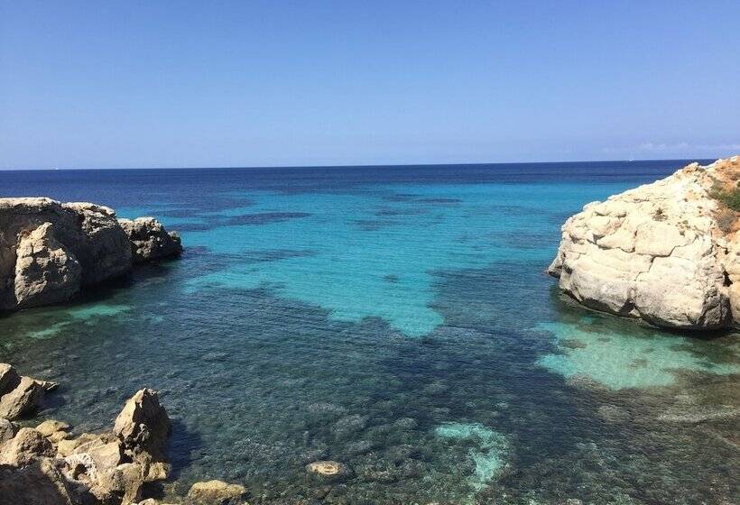 فندق Es Mercadal