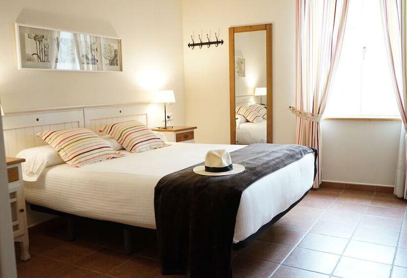 فندق Es Mercadal