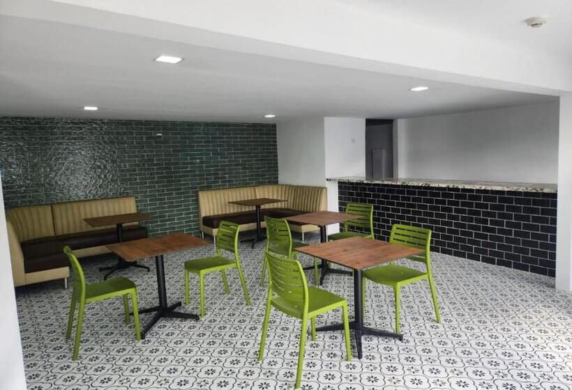 Отель Express Inn Pty Aeropuerto Internacional Panama