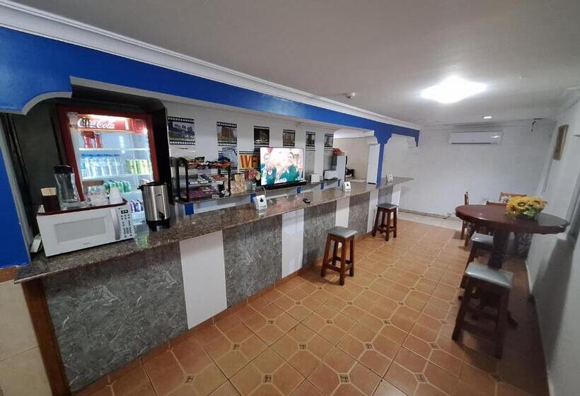 Отель Express Inn Pty Aeropuerto Internacional Panama