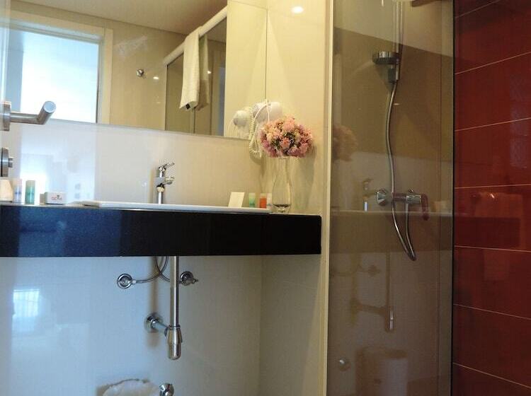 Отель Gema Luxury Suites