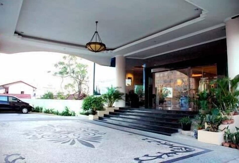 هتل Grand Tiga Mustika