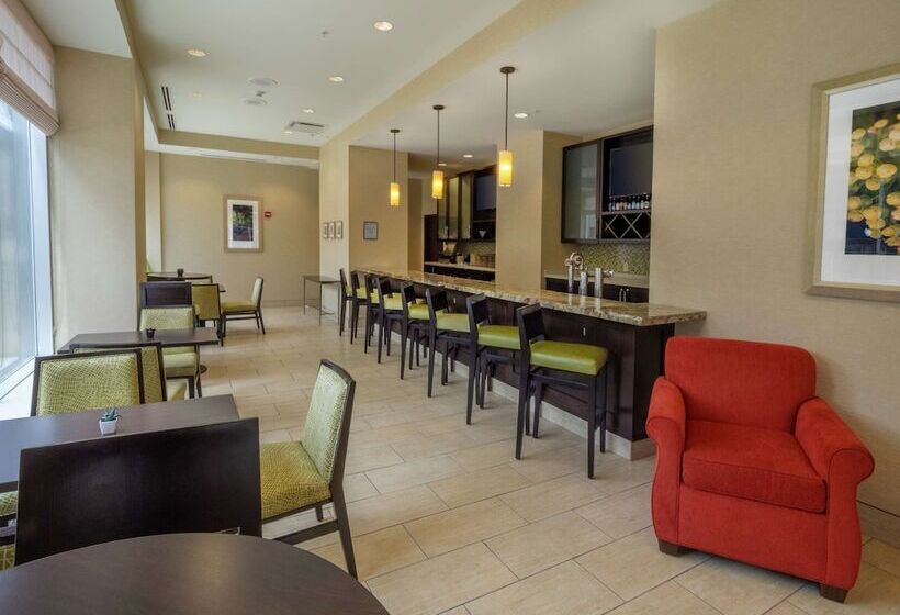 فندق Hilton Garden Inn Buffalo Downtown