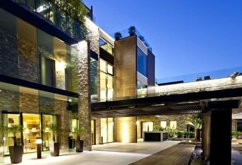 ホテル Hostellerie La Farandole