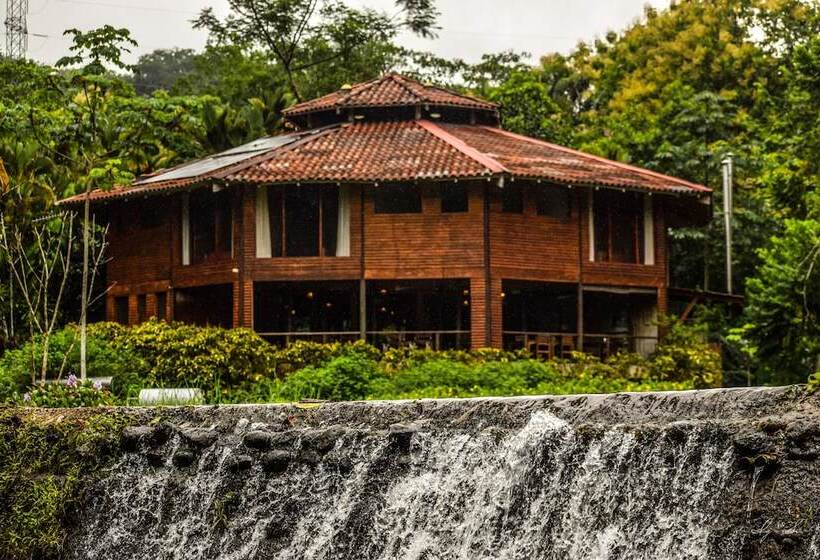 ホテル Macaw Lodge