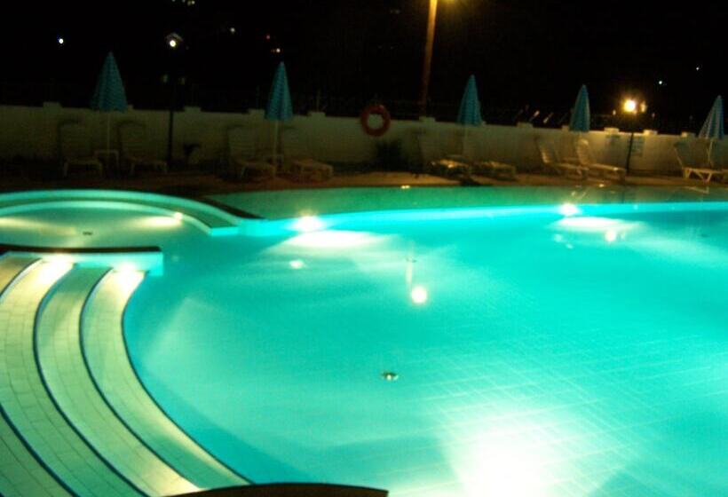 Отель Ninos On The Beach