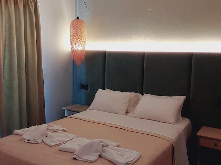 Отель Ninos On The Beach