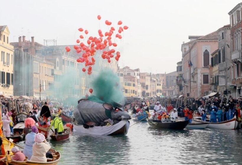 Отель Nuova Aurora Venice