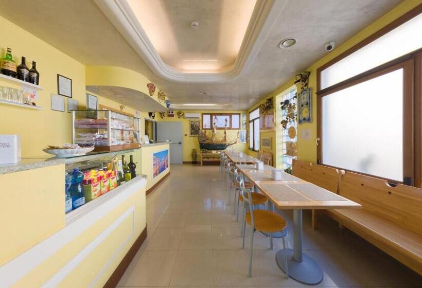 Отель Nuova Aurora Venice