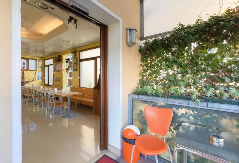 Отель Nuova Aurora Venice