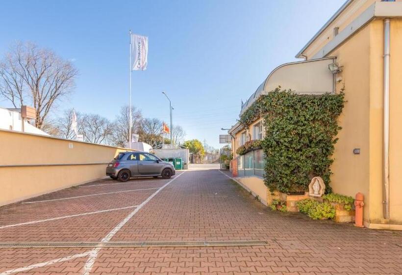 Отель Nuova Aurora Venice