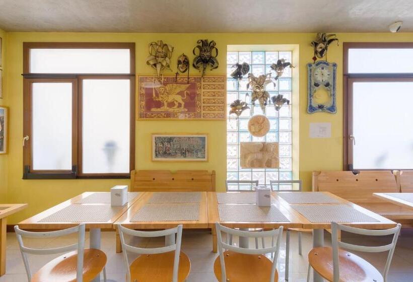 Отель Nuova Aurora Venice