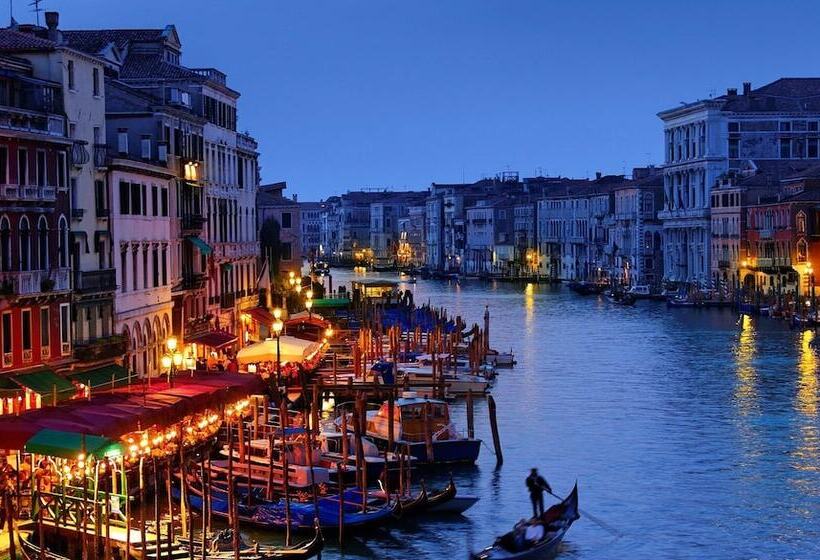 Отель Nuova Aurora Venice