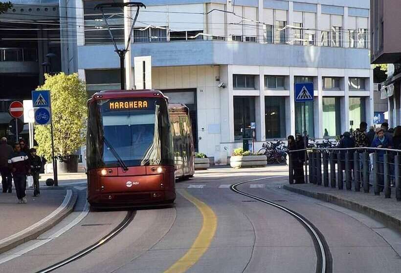 Отель Nuova Aurora Venice