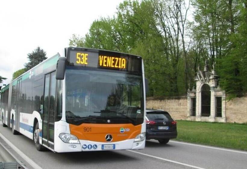 Отель Nuova Aurora Venice