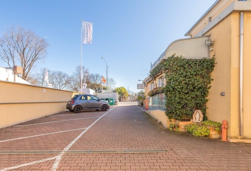 Отель Nuova Aurora Venice