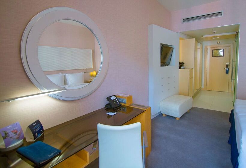 هتل Radisson  Rosa Khutor