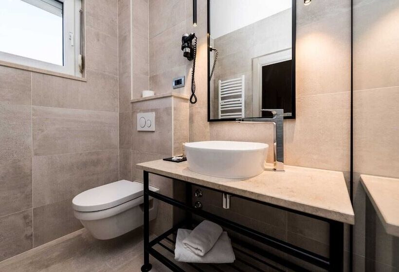 호텔 Rooms & Restaurant Matanovi Dvori