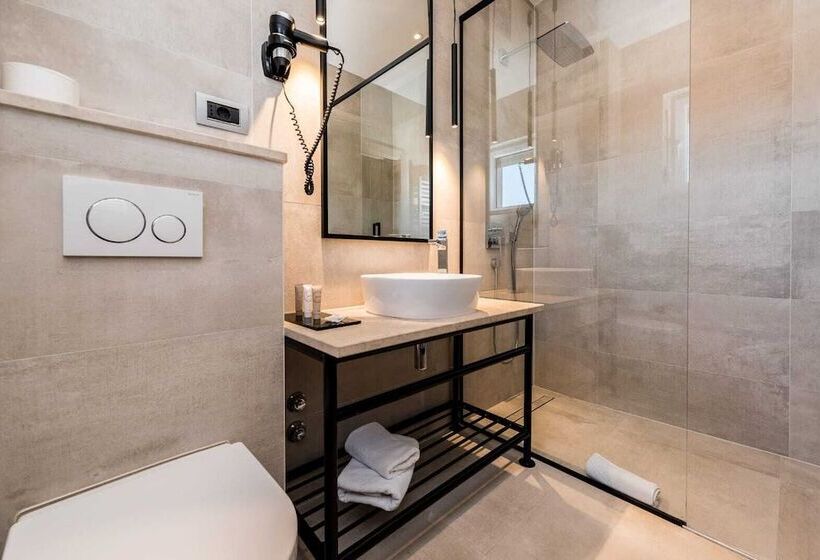 호텔 Rooms & Restaurant Matanovi Dvori