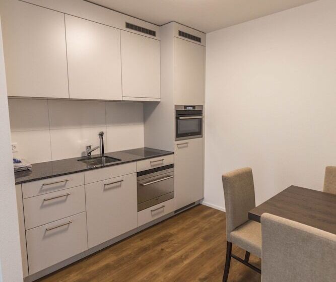 ホテル Swiss Star