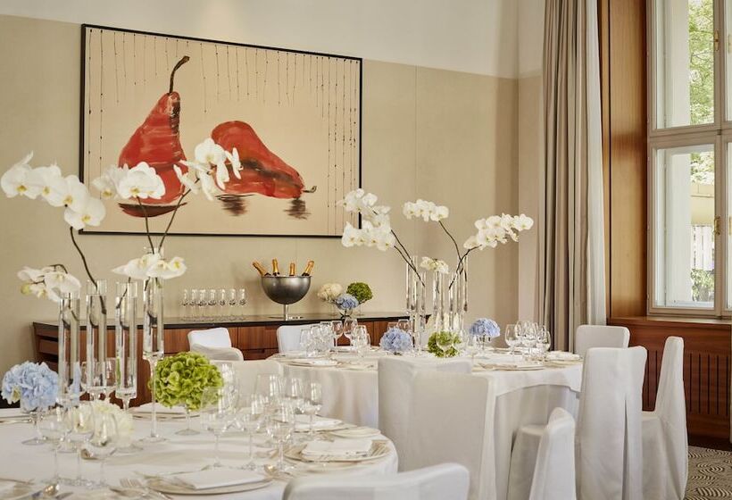 호텔 The Ritzcarlton, Vienna