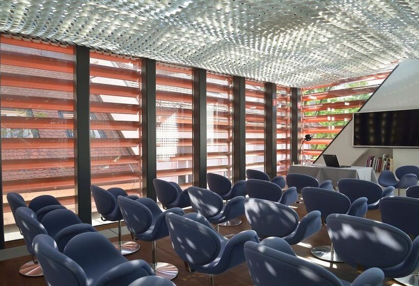 Vander Urbani Resort   A Member Of Design Hotels