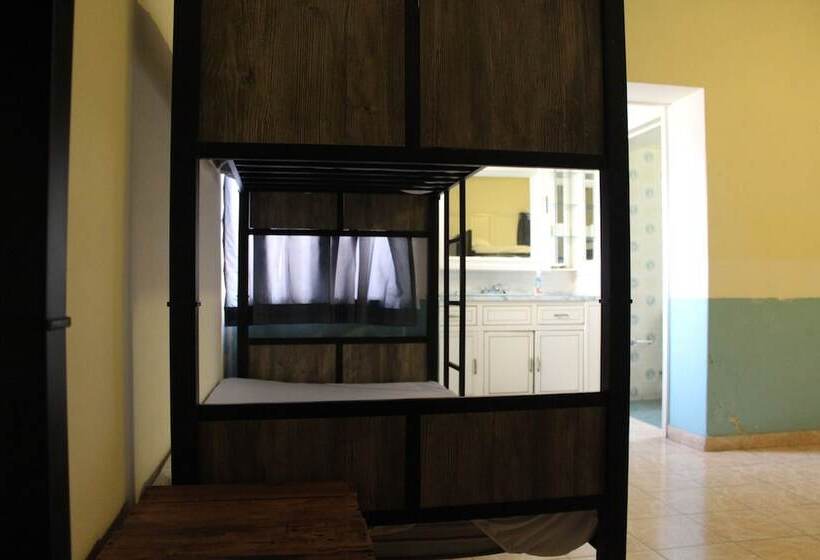 هتل Hacienda De Nomadas   Hostel