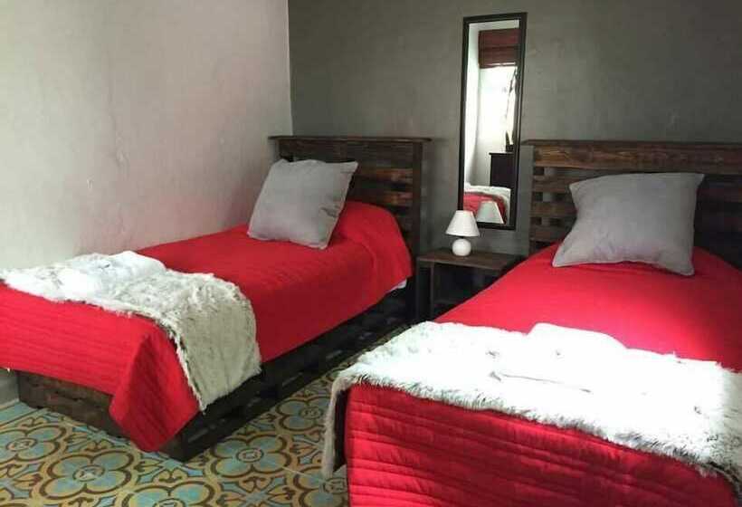 هتل Hostal 1915