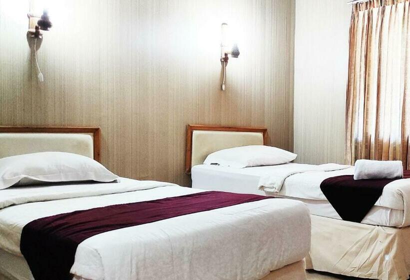 בית מלון כפרי Salma Syariah Mitra Reddoorz Near Terminal Baru Kediri