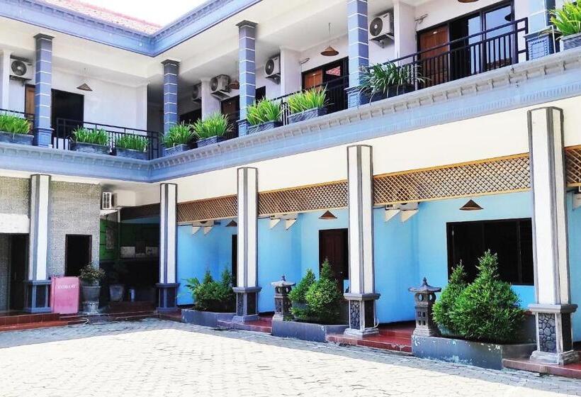 בית מלון כפרי Salma Syariah Mitra Reddoorz Near Terminal Baru Kediri