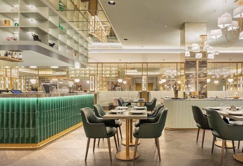 هتل The Emerald House Lisbon, Curio Collection By Hilton