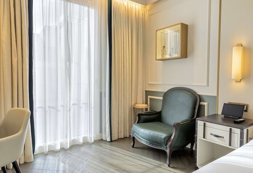 هتل The Emerald House Lisbon, Curio Collection By Hilton