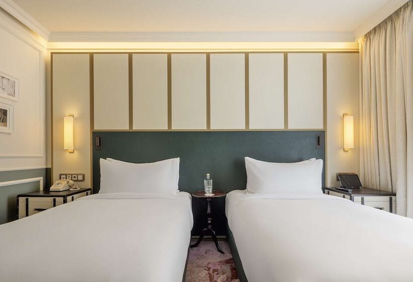هتل The Emerald House Lisbon, Curio Collection By Hilton